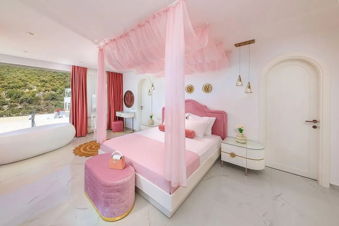 ROSE DELUXE